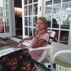 Meet your Posher, Carla